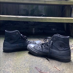 black high top converse!